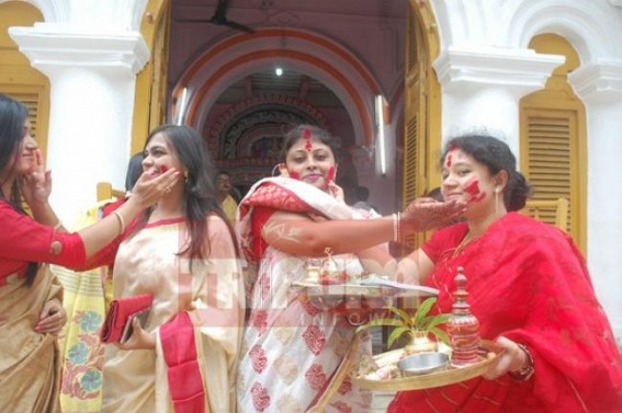 Sindoor khela marked Vijaya Dasami Sindoor khela marked Vijaya Dasami